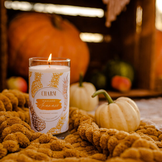 Charm Candle "Mahlane ananass" - Üllatus