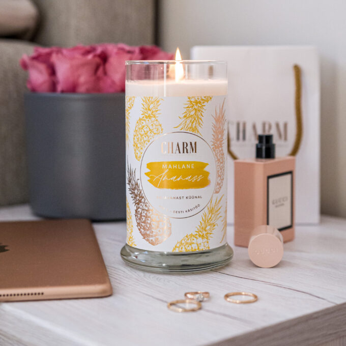 Charm Candle "Mahlane ananass" - Üllatus