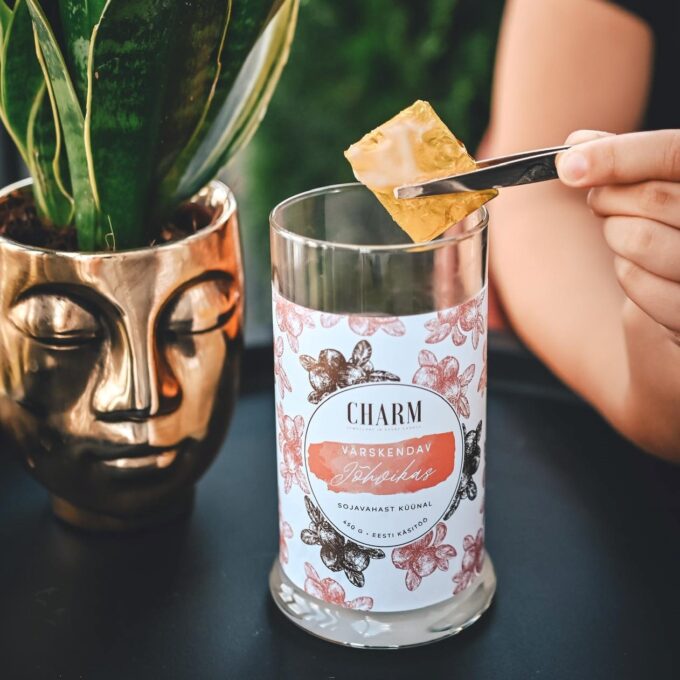 Charm Candle "Värskendav jõhvikas" - Kõrvarõngastega